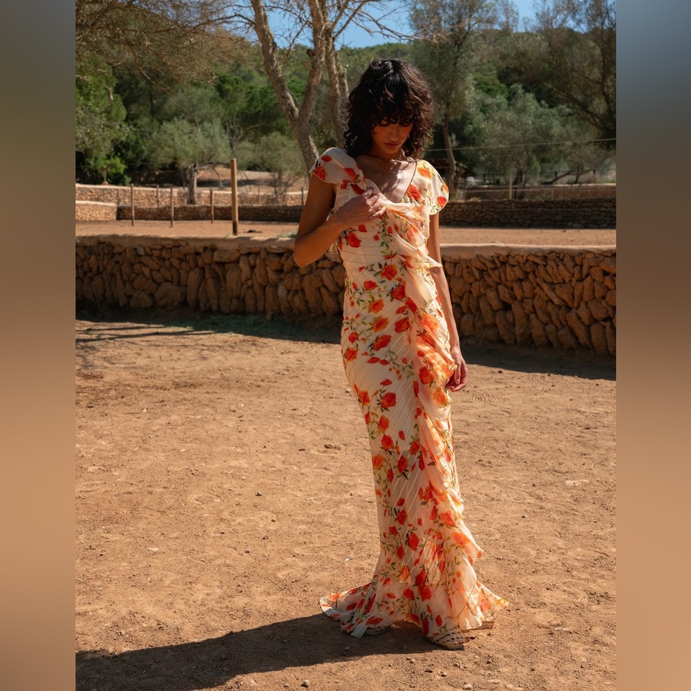 NEW De La Vali Macaroon Gown